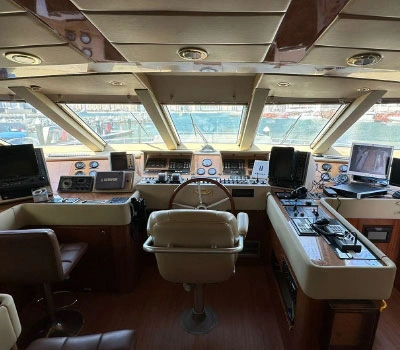 share-yacht-front-view
