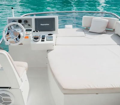 yacht-view-at-front