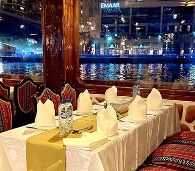 vip-dinner-cruise-sitting